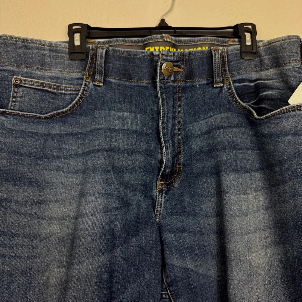 Lee Extreme Motion Mens Straight Fit Tapered Jeans Medium Wash 38x30 Denim NEW